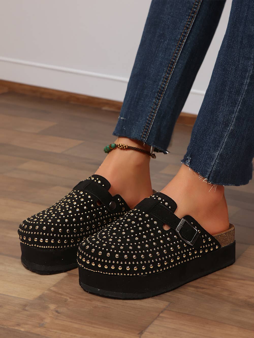 Rivet Buckle Closed Toe Platform Slippers