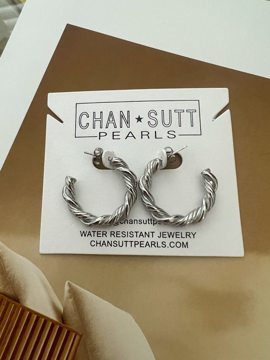 ChanSutt Pearl SILVER MEDIUM TWIST HOOPS